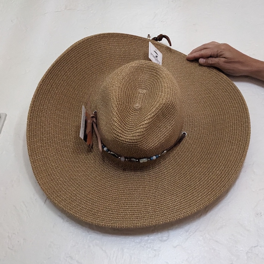 Straw hat with beads
